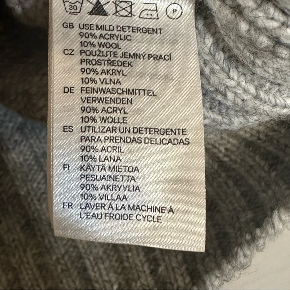 Gray Women's Sweater with Puff Sleeves size 4 - Picture 5 of 6